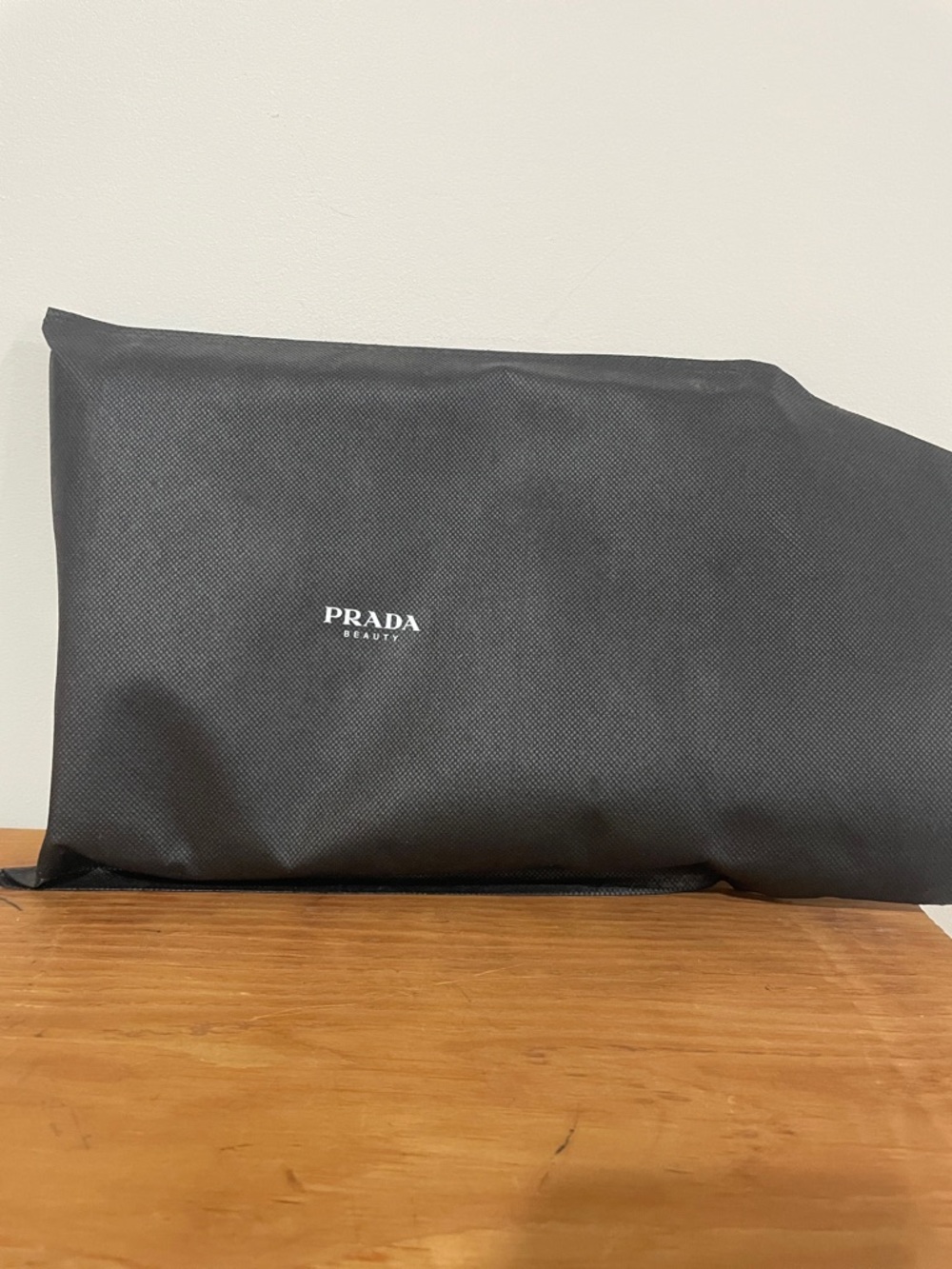 π PRADA Green Toiletry Pouch with Black Dust Bag - Picture 8 of 10